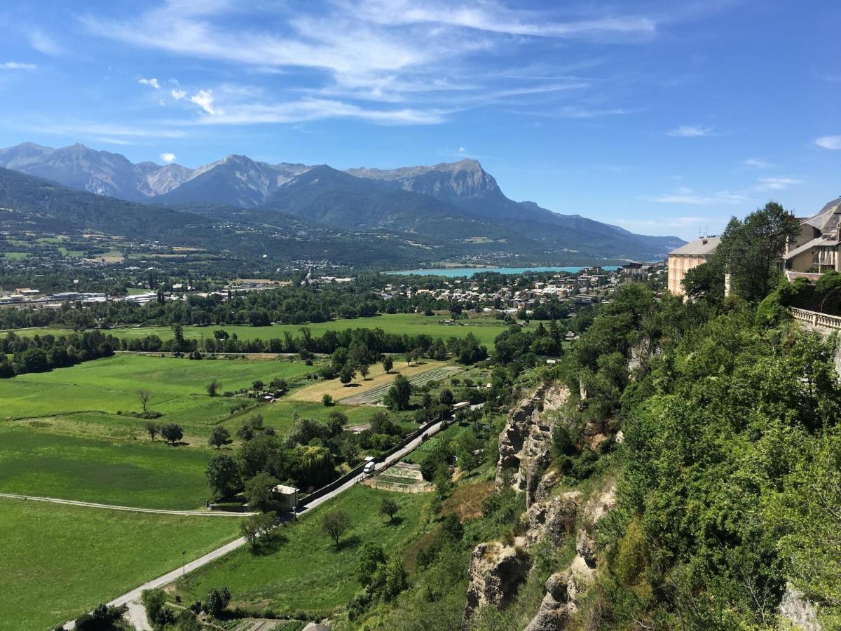 Embrun - Appartement 4/6 personnes avec extérieurs Esterno foto